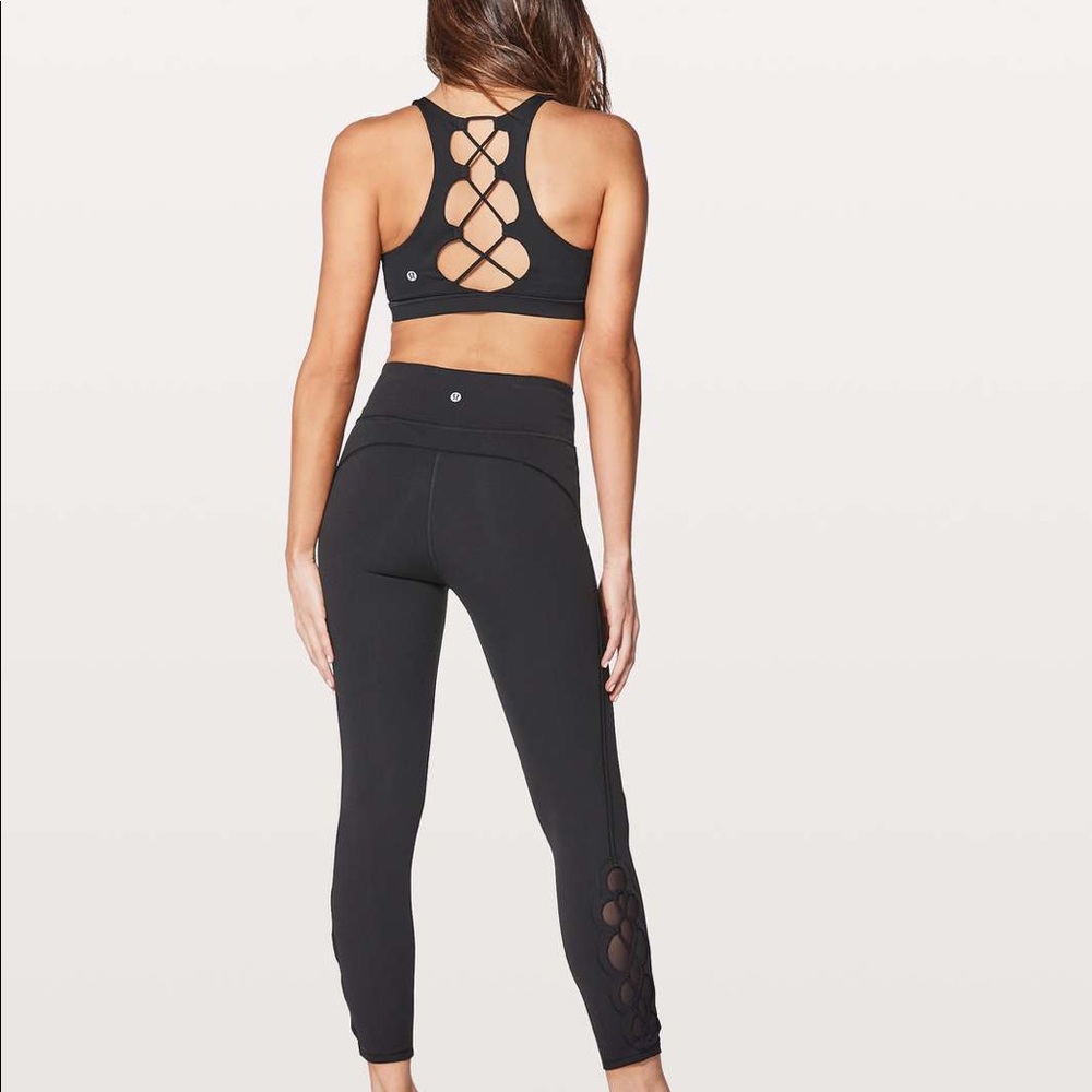 Lululemon 7/8 tied to it
